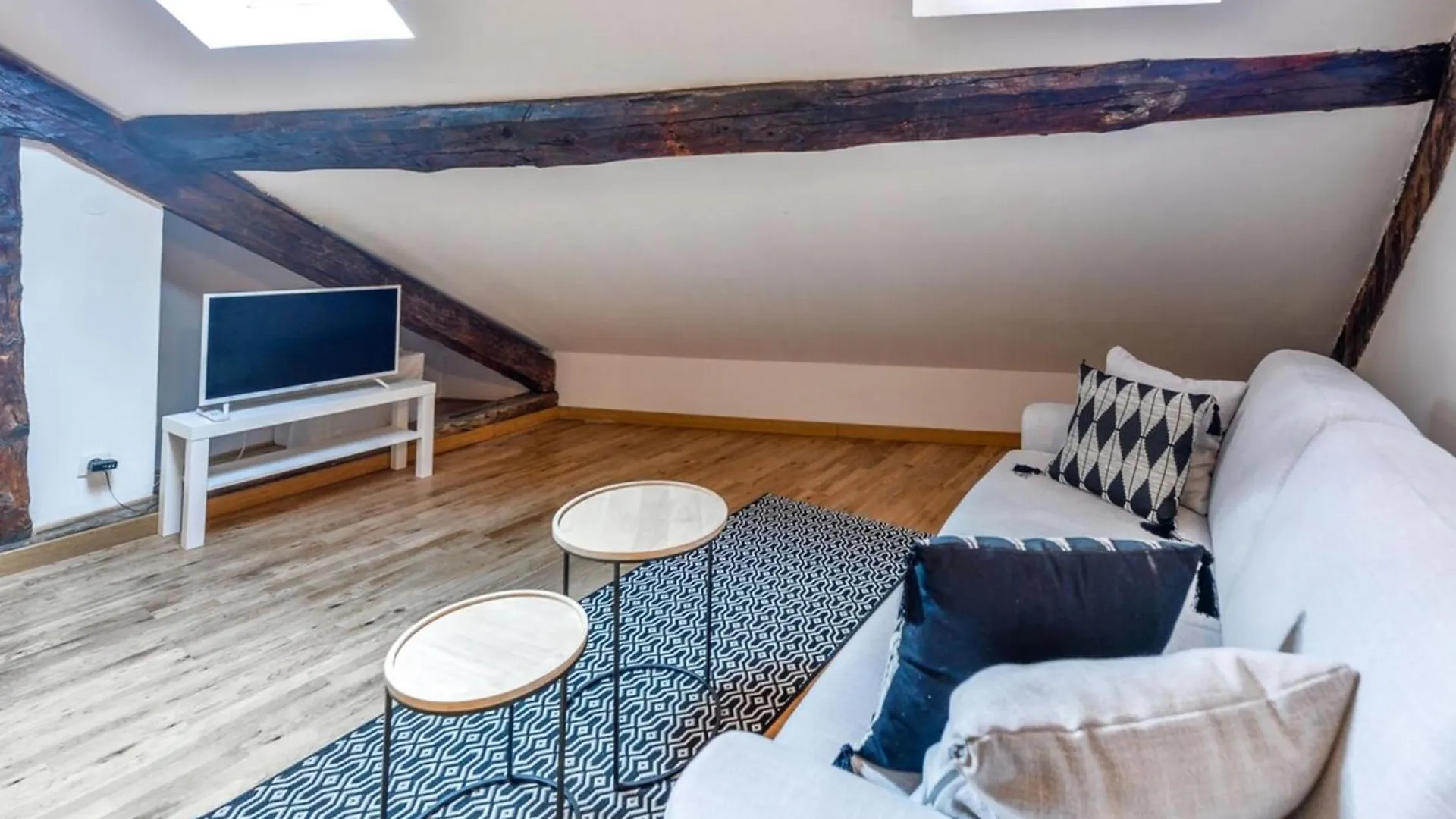 Tyni House Furnished Flat Apartment Annecy